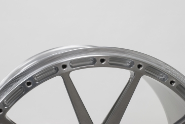 GS1R Beadlock - close-up view of machine detail and knurling